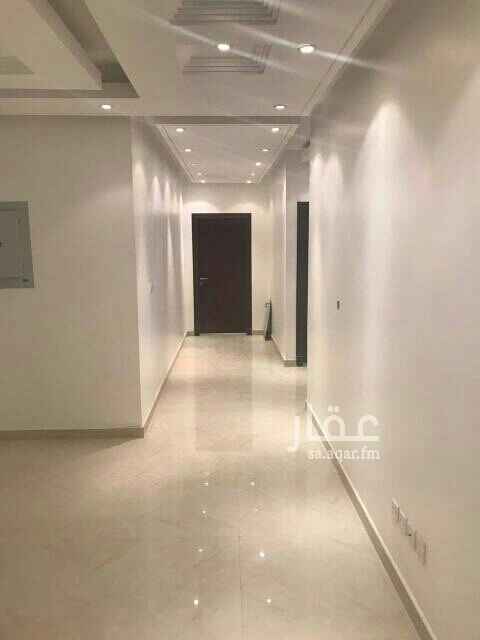 1414860 شقه دور اول و مصعد موقف خاص . عوازل حراريه و مائيه . مدخلين . مجلس و منافعه و صاله كبيره و مطبخين و غرفة شغاله بحمامها و غرفة غسيل و 3 غرف نوم مع حمامين .
ملاحظه :- الموقع غير دقيق ارجو التواصل للحصول عليه