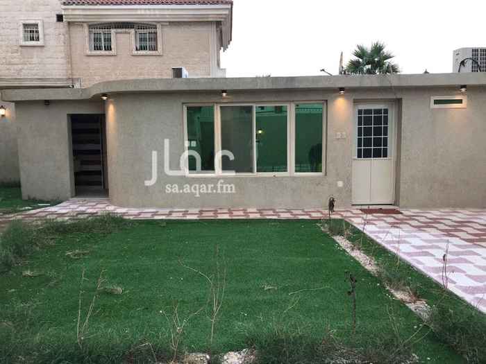 1298177 للبيع فيلا كبيره مقسومه دورين بعدادين كهرباء تشطيب فخم واحواش واسعه تتسع لاكثر من اربع سيارات بالاضافه الى مجلس خارجي وغرفة سايق موقع استراتيجي للانطلاق منه للجبيل او الظهران والخبر او لا حياء الدمام الاخرى متوفره جميع الخدمات بالامكان اعادتها لتكون فيلا دورين بفتح باب على الدرج الداخلي بها مكيفات سبلت