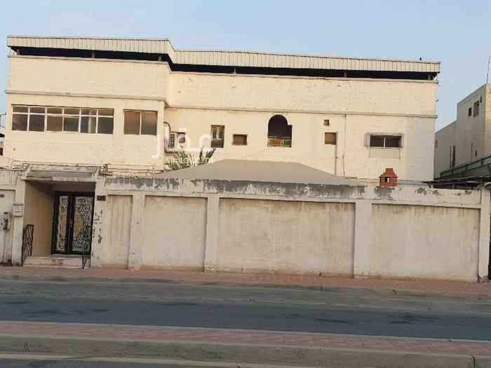 1598127 للبيع بيت دور وشقتين ومحل تجاري مساحة الأرض ٧٥٠ متر شارعين ٢٥ شمال ونافذ شرق موقع مميز قريب من كلية البنات والخدمات السعر على السوم