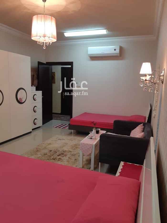 1398913 شقة بالدور الثاني تتكون من مجلس +صالة +3 غرف نوم+3حمامات +مطبخ +مستودعين +مدخلين للشقه + موقف سيارة+ مصعد للشقه