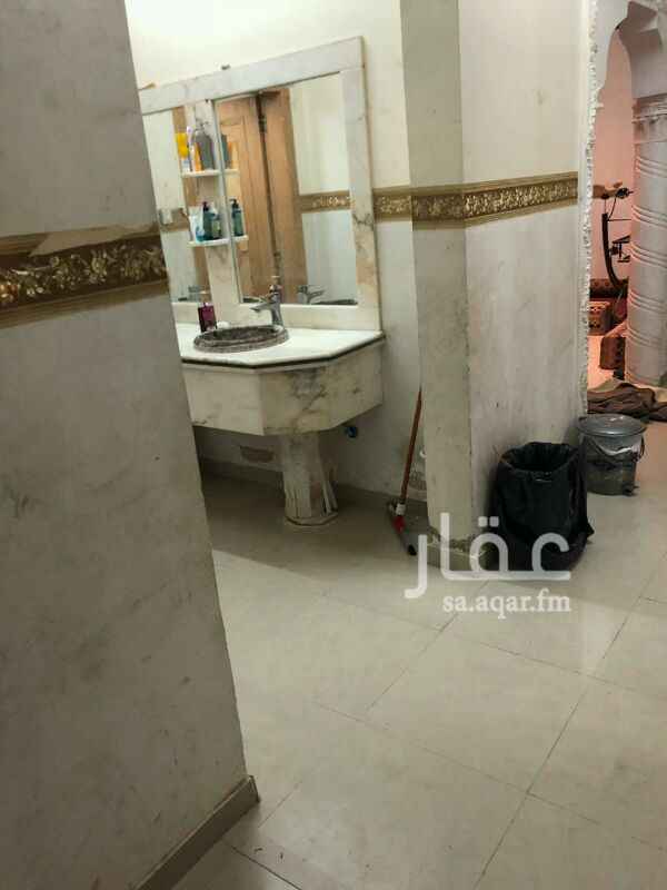 1351465 فيلا للبيع سكنيه بحي الصفوه خلف جامع الصفوه الشارع 15
دور 3شقق
الدور الأرضي 4غرف ومجلس ومقلط وصاله 3حمام مطبخ حوش مشب مدخل سياره
الشقق 2نوم ومجلس وصاله 2حمام ومطبخ مدخلين
البيع مليون و100غير قابل للتفاوض