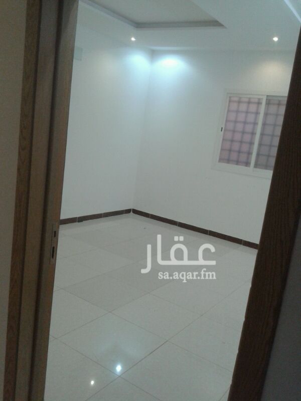 1512379 دور ارضي لاايجار 4غرف ومجلس وصاله 3حمام مطبخ مشب خارجي
مدخل سياره حوش شارع 20غرب