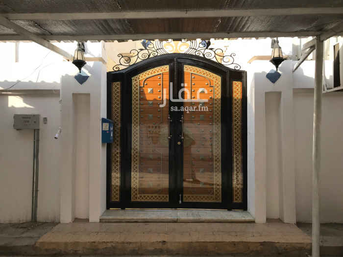 1714432 شقة للإيجار عوائل (6)، بالدور الثاني (الطابق3)، بحي الزهور بوسط الدمام، مساحتها 130م2،لا يوجد مصعد، جميع الخدمات قريبة ومتوفرة، تتكون من غرفتيتن نوم ومجلس وصالة ومنافعها، يوجد مطبخ جديد راكب، متوفر خزان ماء حلو باشتراك سنوي رمزي، موقف سيارة خاص مظلل،إنترنت الألياف البصرية متوفر بالحي،إيجار 14000ريال