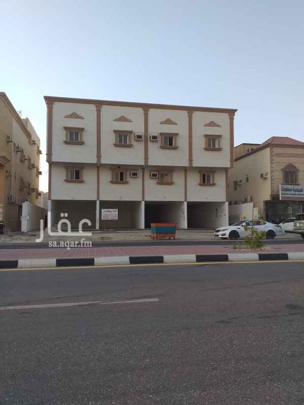 1633980 عماره سكنيه تجاريه يوجد اربع محلات و12 شقه تتكون الشقق من 3 غرف وصاله ودورة مياة ثنتين ومطبخ
وسعر الايجار بعد التفاهم