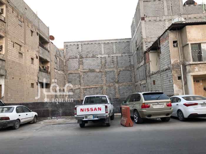 1302938 ارض بالمنطقه المركزيه وقريبه من جميع الخدمات من مدارس ومستشفى ومراكز تجاريه والحي ذو كثافه سكانيه عاليه وينصح باستثمار الارض بعماره تجاريه سكنيه