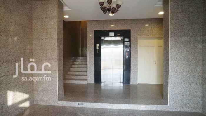 1376647 شقه ممتازه في رابية الهدا مساحتها الإجماليه 264 متر مكونه من مجلس وصالة وغرفة طعام و 3 غرف نوم إحداها ماستر وغرفة شغاله وغسيل و 4 دورات مياه ومطبخ . مكيفه بالكامل سبلت نوع فوجي ومطبخ كامل مغاسل رخام والمجلس والصاله باركيه والعمارة مزوده بمصعد ومواقف