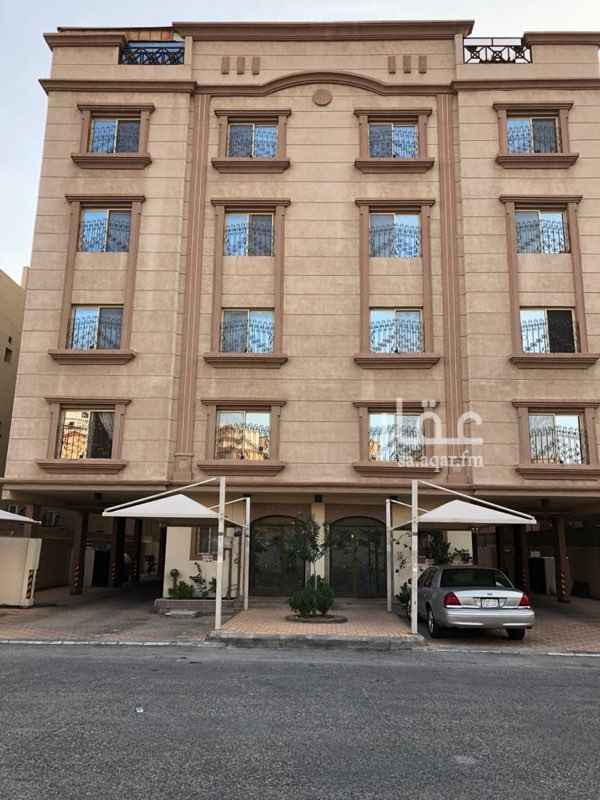 1381551 الشقة نظيفة جداًوفيها بعض تحسينات مثل الباركة ومغاسل رخام ودوا ليب خشب
