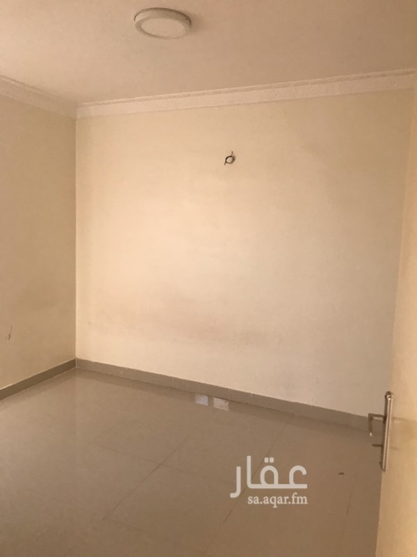 1740390 من المالك مباشره بدون سعي شقة عزاب نظيفه عباره عن غرفتين وحمامين ومطبخ ( مكيفات + مطبخ راكب ) الكهرباء عداد مستقل المويه مجانيه