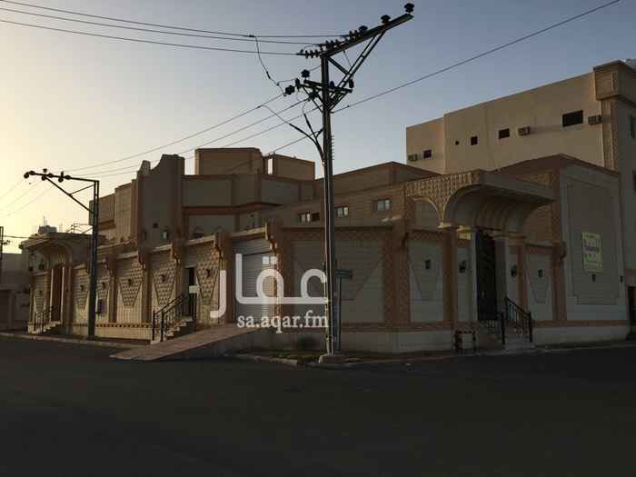 1043589 فيلا جديده بحي الجامعين بمدينة حائل ، تقع على 3 شوارع موقعها مميز جدا ،، موقع تجاري ومتميز للاستثمار قرب مجمع ساكو على تقطاع الدائري الجنوبي مع اطريق المدينة المنوره .... بالنسبه للسعر هذا سومه وقت البناء قبل التشطيب..
للمعلومية :
الاراضي اللتي على الدائري تم السماح لها ببناء حتى 8 ادوار / طوابق
وارض هذي الفيلا ينطبق عليها هذا الشي ان شاء الله.