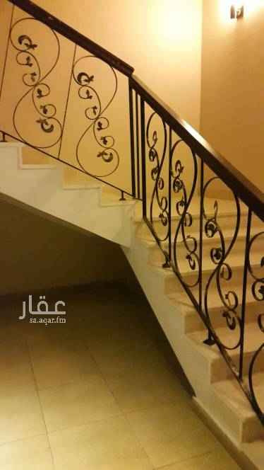 1488455 فيلا روف دورين تصلح لعائلتين او للاستثمار يمكن قسمها لشقتين
مكونه من ١٠ غرف و٦ حمامات و٢ مطبخ وغرفة خادمه وغرفة غسيل وخزان مياه سفلي كبير واخر علوي مستقل مصعد مشترك بالاضافه الي سطح كبير يحيط بالفيلا وموقفين سياره موقع ممتاز مطل على كبري بريمان السعر مليون