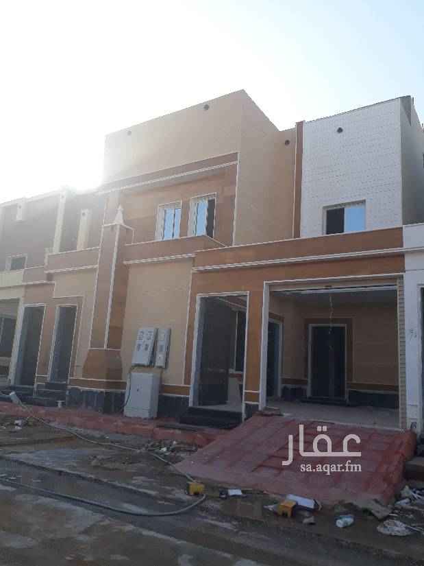 1702744 فله درج داخلي وشقتين حي القادسيه اربع ٤غرف نوم وصاله وتاسيس مصعد