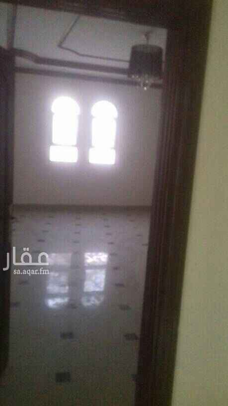 1070552 دور علوي 4 غرف و صالة مطبخ و2دورات وحوش مدخل+ مدخل مشترك مع الملحق وكهرباء مشتركة
دهانات جديدة ترميم كامل