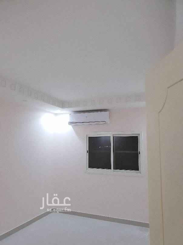 1699837 شقة عوائل في الدور الأرضي ثلاث غرف ودورتين مياه وصالة مكيفات ومطبخ راكب لعائلة صغيرة.
للاستفسار :0506084309
