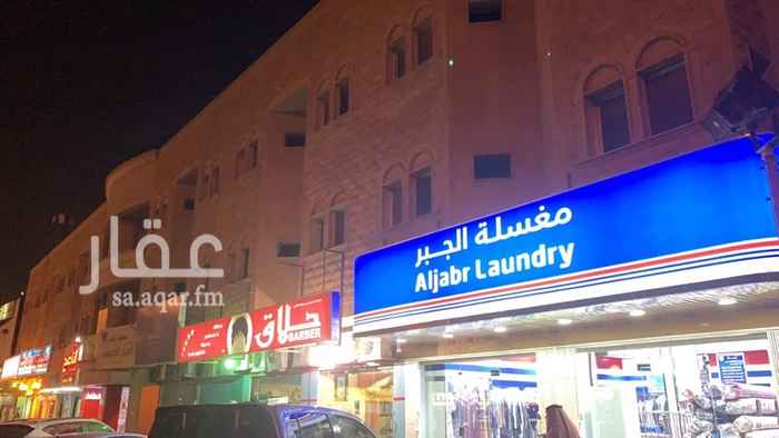 1391205 عمارة للايجار بالكامل ٣٢ شقه ( صالة ومطبخ وغرفتين نوم و ٢ دورة مياه)
على شارعين متظاهرين - مساحة الموقع ٣٠٠٠ متر
يوجد مدخل رئيسي ومداخل جانبية