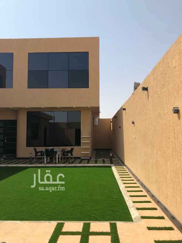 1393174 المبنى يتكون من دورين.
الدور الأرضي استراحة متكاملة (شاليه): غرفة جلوس وصالة استقبال مطلة على مسبح داخلي، مطبخ داخلي، ومطبخ جانبي، مسطح أخضر وحديقة جانبية، ومجلس شعبي مع مشب، ودورتا مياه.
الدور العلوي شقة لها مدخل مستقل، تتكون من غرفة نوم واسعة بحمام داخلي وجاكوزي، وصالة مطلة على الاستراحة، ومطبخ، ومجلس جانبي، ودورتي مياه.