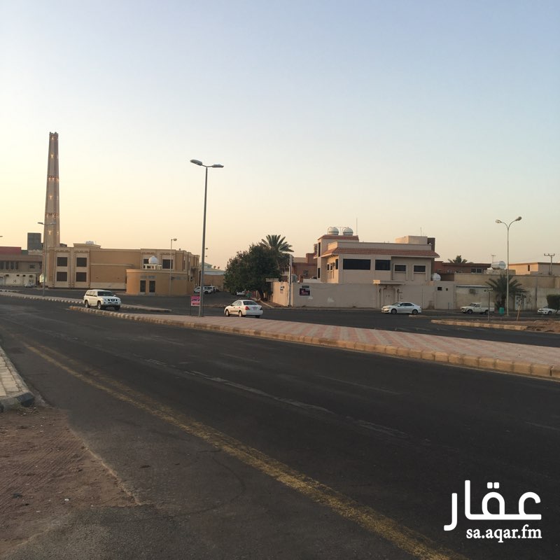 220612 الفيلا في موقع تجاري على شارع 30 جنوبي و12 + مواقف غربا مقابل حديقه ومواقف كبيره ..، مطله على طريق الملك عبدالعزيز دوار الدلال
0567311888