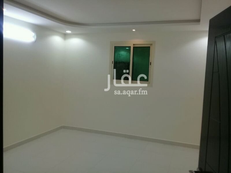 1692437 شقة 5غرف صاله مطبخ 3حمام
دور تاني عداد مستقل
فيها ديكورات نظيفه جدا
الايجار 25الف ريال
شارع سكاكا
للاستفسار 0506204700
ابو عبيدة