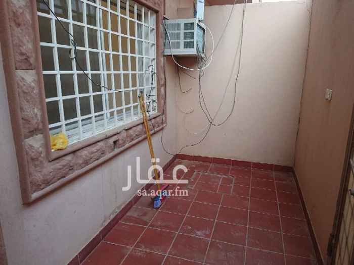 1290384 عقار بمدخل خاص وارتداد امامي وخلفي
مناسبه لاسره بطفلين