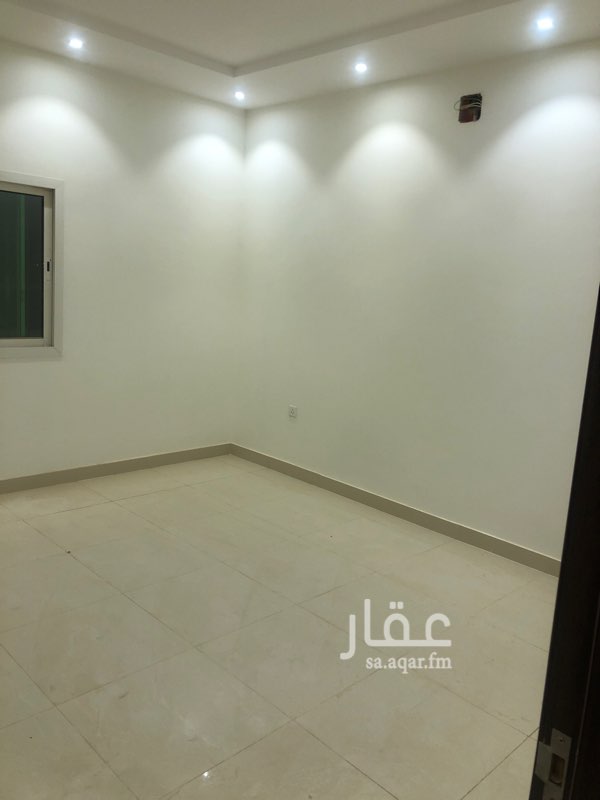 1551160 شقه ارضيه في عماره صك الشقه مستقل عباره من مجلس وصاله ومطبخ و٣ غرف نوم احداهما ماستر و٣ دورات مياه موقعها مميز بحي النرجس جنوب سلمان وبالقرب من شارع انس بن مالك ومن جامعه نوره والامام والمطار