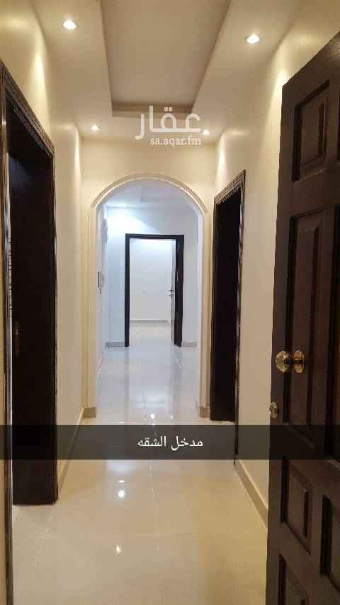 1653142 شقه بالدور الثاني مكونه من أربع غرف و٣ دورات ومطبخ بداخله مستودع وصاله للايجار الشهري ٢٥ وللدفعات ٢٤ من المالك مباشره (حي التيسير ). رقم صاحب العماره ٠٥٣٣٠٧٧١٠٨