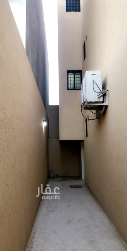 1633400 شقه مدخلين مجلس + مقلط+ صاله+ غرفه نوم+ مطبخ مع دورتين مياه دور ثاني ... مكيفات شباك راكبه .
المطبخ غير راكب فقط
مع امكانيه الايجار السنوي والشهري
السعر قابل لتفاوض بحدود المعقول
الموقع العريجاء الغربي شارع ابن حزم + شارع ينبع