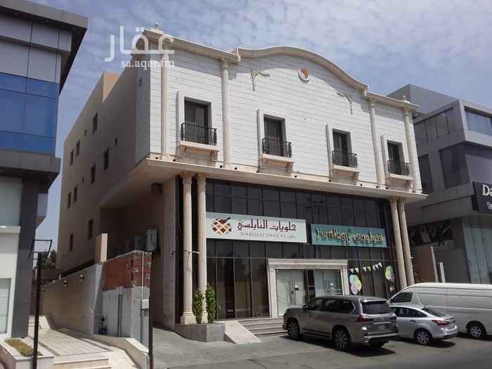 1500473 معرض تجاري فاخر في حي البساتين على شارع الامير سلطان
مكون من ميزانين ارضيات سيراميك وتكييف مركزي راكب نوع كارير
ومواقف خاصة