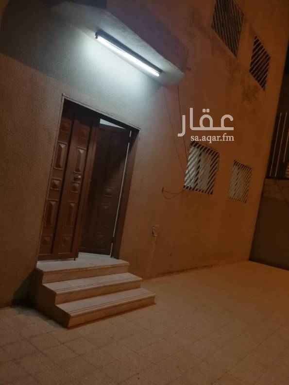 1739171 دور ارضي كبير فيه ثلاث غرف وصاله ومجالس كبيره وحوش وَملحق ومخزن التواصل 0504473472