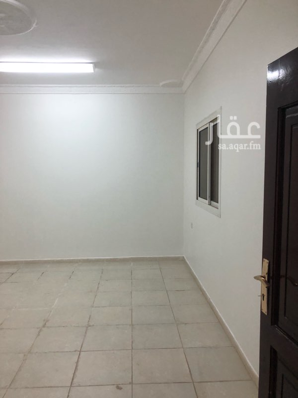 1291801 مقابل مجمع مدارس البنات قريب من مركز الموده
