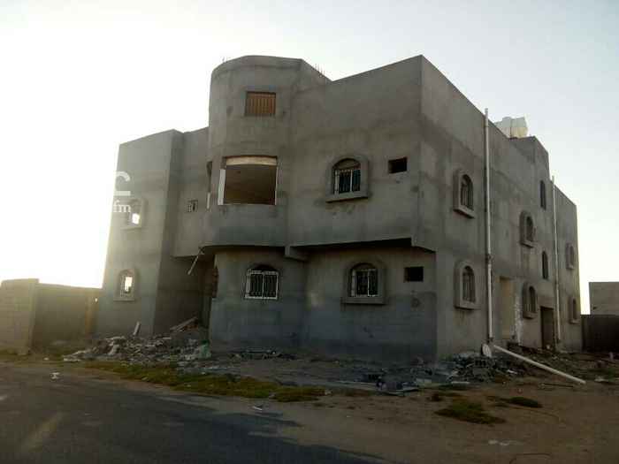 1417460 الفيلا
مكونه من اربع غرف نوم
صالتين ومطبخين
وخمس دورات مياه
مجلس ومقلط للرجال
مجلس ومقلط للنساء
مدخل رجال ومدخل نساء
الشقق
شقتين مكونه الشقه من مجلس ومقلط وغرفتين ومطبخ ودورتين مياه وصاله
عليها بنك عقاري يحتاج انك تسدد المتأخرات وتكمل الاقساط مع البنك العقاري وتتقبلها الله يبارك لك