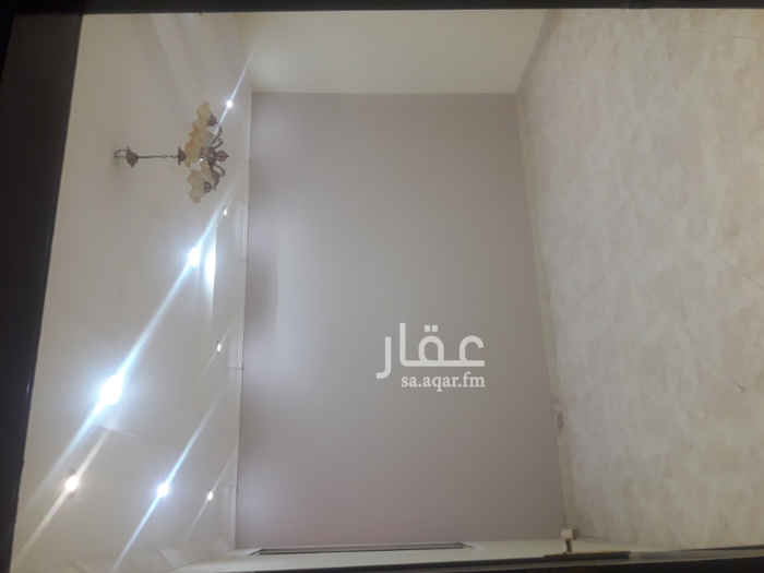 1647160 اربع غرف ومدخلين وصاله متوسطه وثلاث حمامات ومطبخ
شارع الحج بعد سوق الدواس مخطط السفياني دور اولى فني
