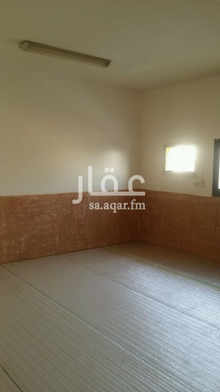 1752014 أربع غرفه نوم وصاله حمامين مطبخ راكب نظيف جدا قريب منها خدمات
مستوصفات مدارس