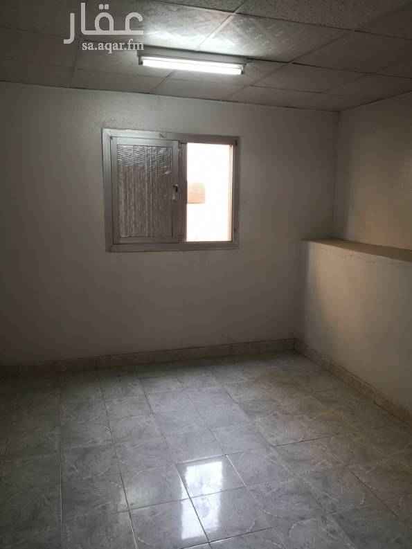 1497946 غرفه ومطبخ و دورة مياه مدخل مستقبل على شارع جرير مباشرة
وجميع الخدمات قريبه
