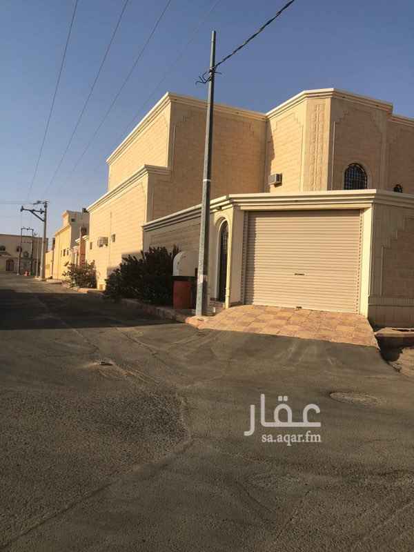 1737353 عمر الفيلا 5سنوات الفيلا نظيفه جداً
فيلا دوريين وشقه مسروقه
بحي الياسمين بالمربع الذهبي
رقم القطعه539شارعين 15جنوبي +15غربي
الدور الارضي مجلس ٥*٧مع بهو وثلاث مغاسل ودورة مياه
ومجلس نساء ٤*٦ودورة مياه ومغاسل
ومطبخ ٤*٥
ومستودع ٤*٢ومجلس عائلي ٥*٤يفتح داخل الفله وباب يطلع للاستراحه وغرفين نوم ٥*٤وبينهم دورة مياه وبهو بقسم النساء ٩،٥*٢على شكل حرف ال امام الغرف ومجلس النساء والمطبخ ومجلس العائله وصاله ٩،٥*٥بداخلها درج دائري يطلع للدور الثاني الى ثلاث غرف نوم ودورتين مي