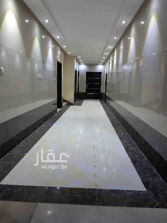 1726280 شقه للايجار مكونه من ثلاث غرف وصالة وحمامين ومطبخ نظيفه الكهرباء مستقل يوجد مصعد في العماره