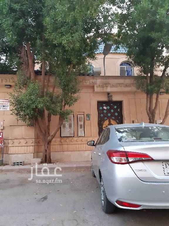 1740643 فله فخامه للبيع بناء شخصي مكونه من دور وا دور وا شقه الدور الارضي مكونه مجلس مقلط مطبخ صاله مشب نار مدخل سياره حواش غرفتين نوم الدور العلوي مكونه أربع غرف نوم مجلس مقلط مطبخ صاله الشقه مكونه من ثلاثة غرف وصالة وحمامين ومطبخ الفله عليها صندوق عقاري ٣٥٠ الف وصاحب البيت يبغا مليوان الاتجاه شرق الوجهات حجر