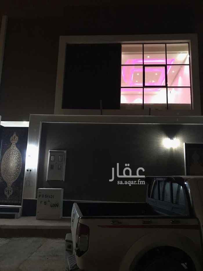 1709379 للبيع فيلا بحي القيروان
المساحه ٣٢٢متر اطول الارض ١٤×٢٣ شرقيه شارع ١٥متر
نظام درج صاله مع شقه مستقلا
الدور الارضي مدخل سياره وغرفة سواق ملحق حديقه مجلس رجال مع حمام ومغاسل ومجلس نساء وصاله كبيره بحمام ومغاسل ومطبخ داخلي وخارجي وغرفة خادمه وغرفة غسيل ومستودع
الدور الاول
٤اجنحه نوم وصاله كبير وبوفيه مفتوح
الدور الثاني سطح خاص لها للفله
الشقه ٣غرف وصاله وحمامين ومدخل مستقل
الحد مليون و٦٠٠الف صافي
مباشررر
