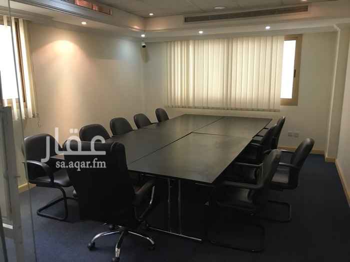 1475018 مكاتب فاخرة تطل علي البحر ومتوفر بها مكيفات مركزية ومصاعد ومواقف امامية وبدروم وحارس امن ويوجد منها مؤثث واخري غير مؤثثة ومداخل رخام للتواصل 0506462953