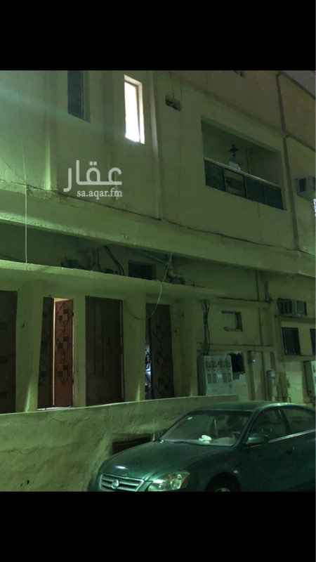 1655693 شقه ارضيه صغيره غرفتين وحمام ومطبخ مدخلها مستقل العماره قديمه السكان فيها سوريين وعداد الشقه مستقل قيمة ايجار سنوي ٥٠٠٠ الاف دفع ٢٥٠٠ كل ٦ شهور شامل الماء والمكتب