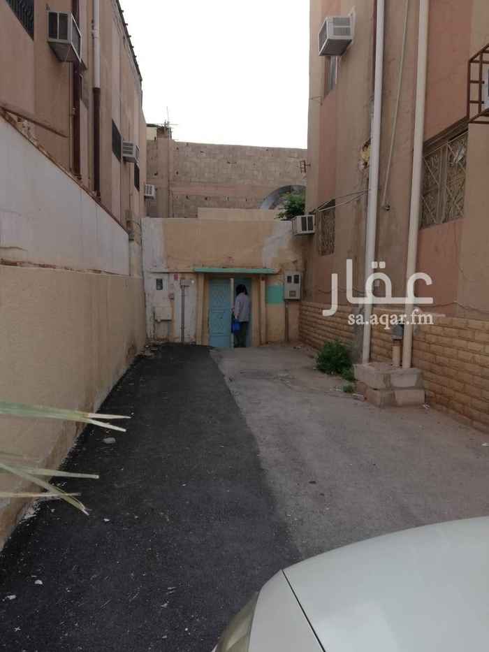 1309741 بيت شعبي مسلح مؤجر ب 24الف ريال والتواصل واتس اب