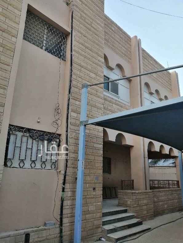 1441682 فلة كبيره تصلح سكن شركات مكونه من 17غرفه و8حمامات و4مطابخ على شارع رئيسي وحديقة بالحوش والسعر قابل للتفاوض
