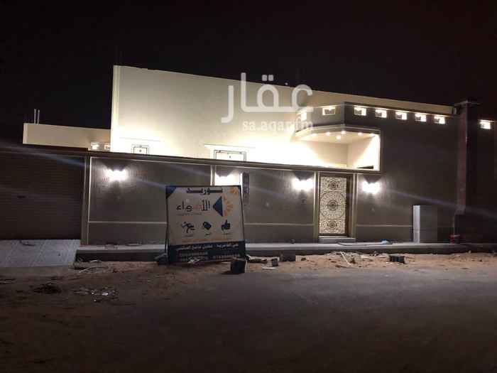 1488471 للبيع دور تاسيس شقتين
غرفتين نوم + مجلس نساء
+ صاله جانبيه + مطبخ ومستودع
مجلس رجال + مقلط + مشب خارجي + مدخل سياره وحوش
واسع
بندر
0506486669