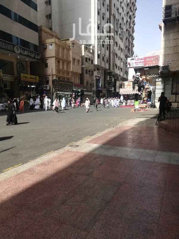 1349898 #للبيع البيت لها 4 ادور والحوش م بعض في المسفله مساحته 131 متر والصك إلكتروني قريب الحرم تقريبا 5 دقائق او اكثر وانت في الحرم خلف فندق رحاب الاخير قابل للتفاوض للسعر التواصل على الواتس اب او اتصال