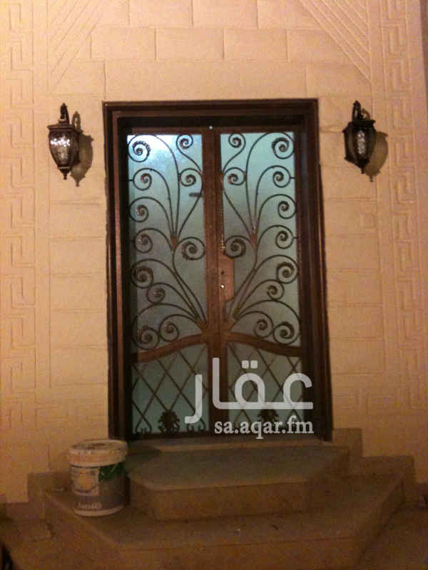 1741814 فيلا دوبلكس منفصله بحي الفلاح - بمخطط الحمدانيه اللذي يقع خلف قاعة فرح
مساحة الارض 312م2
عباره عن دورين وبها صالتين و عدد 7 غرف كبيره، تتراوح مساحات الغرف بين 4 في 5 و 5.5 في 7 وعدد 5 حمامات
ومطبخ فاخر 4 في 5.5 راكب بالكامل بالفرن والبتوجاز والماكرويف
وبها غرفة سائق بمنافعها. وكراج سياره.
واجهتها شماليه.
صاحب الفيلا يضمن التسليك والسباكه والعوازل من افضل الأنواع.
الحي منور بالكامل.
يرغب صاحب الفيلا لتأجيرها بمطبخها الفاخر كامل.
للاستفسار
أبو محمد - 0501624079