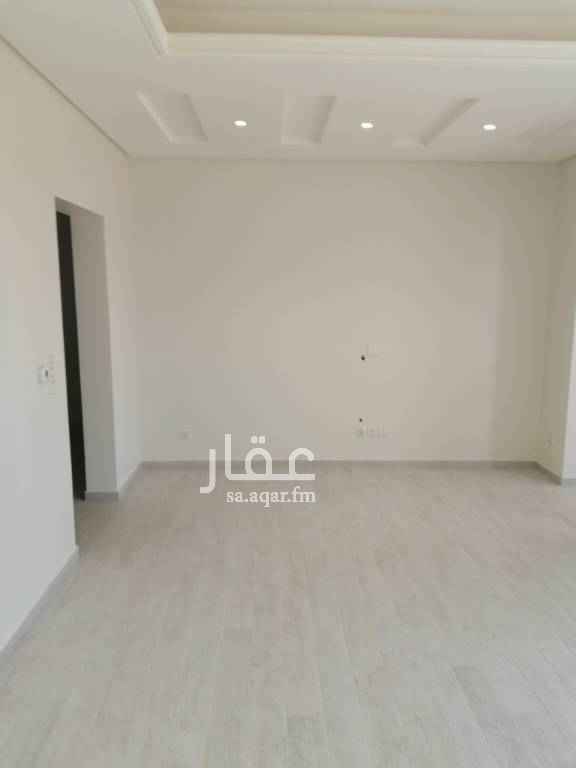 1698319 شقه فاخره وجميله شبه جديده انسكنت أقل من سنه وتم تجديدها بالكامل الشقه في حي السلامه واجهه مجلس وثلاث غرف نوم منهم وحده ماستر بحمامها وغرفتين نوم بحمام مشترك مع دولاب بغرفة النوم وصاله كبيره ومطبخ راكب مطلوب ٤٧ الف وتامين مسترد و عمولة للمكتب