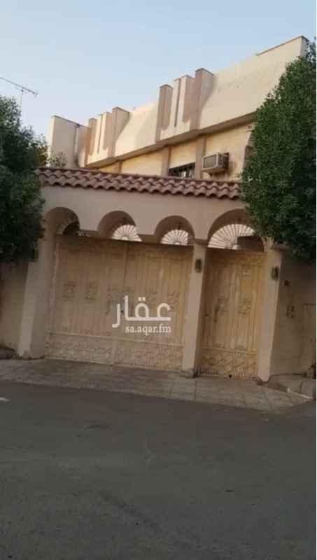 1531265 للبيع فيلا دور ارضى
وشقتين علويه
وملحق
شارعين
مساحة ٧٥٠ م
قريب شارع حراء مع الأمير ماجد