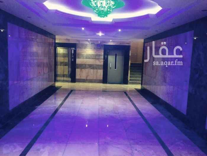 1679259 الشقة بالدور الاول فخمة والمطبخ راكب مدخلين تحتوي ع 4 غرف وصاله