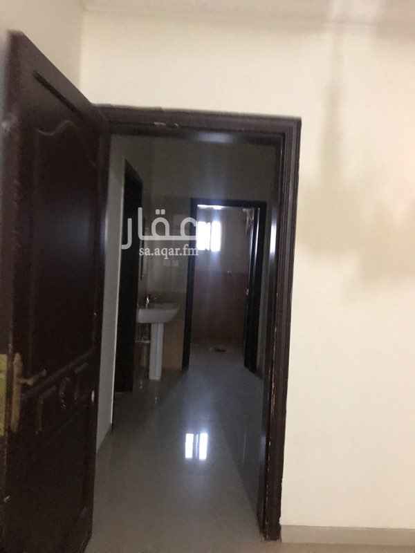 1731946 شقتين مقابله بعض وحده مدخلين والثانيه مدخل