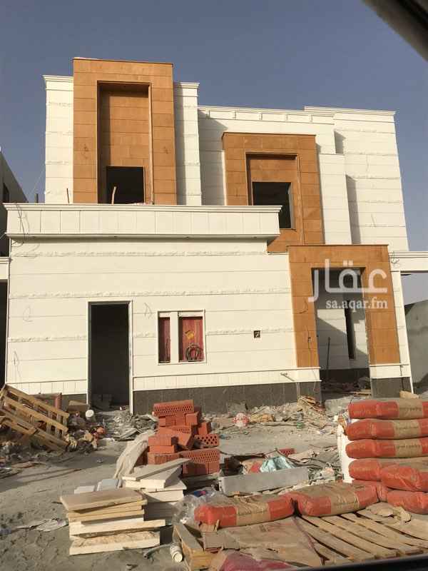 1689291 فيلا مساحه 450 مكونه درج صالة وشقتين مسروقه الفيلا مكون من غرفة سائق ومشب خارجي بدورة مياه ومجلس ومقلط وصالة جانبيه ومطبخ و مستودع ومجلس نساء وغرفتين نوم بدورة مياه مستقله ويوجد فيها مصعد والدور الثاني اربع غرف نوم بدوراة مياه
والدور الثالث غرفة خدامه وغسيل وسطح