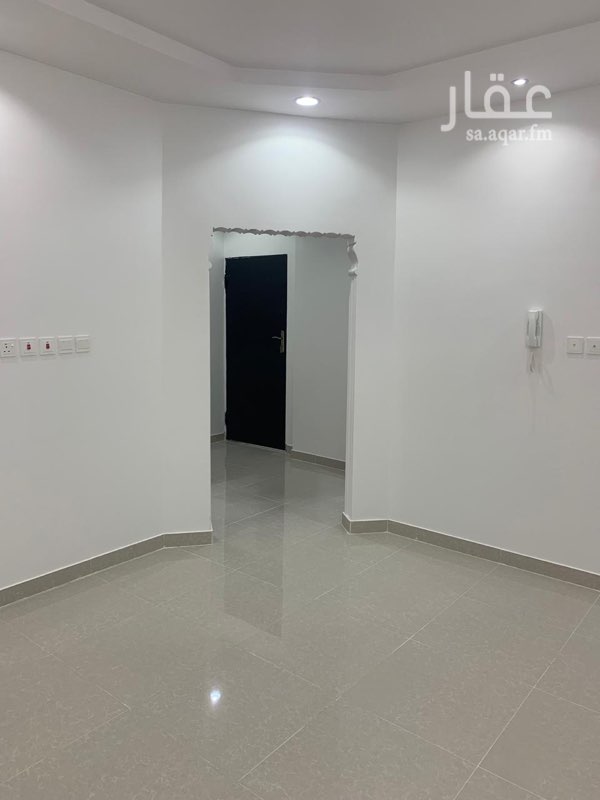 1751060 شقه جديده مكونه من اربع غرف وصاله دور اول والمويه علي المالك الموقع شارع الطايف مع عسير