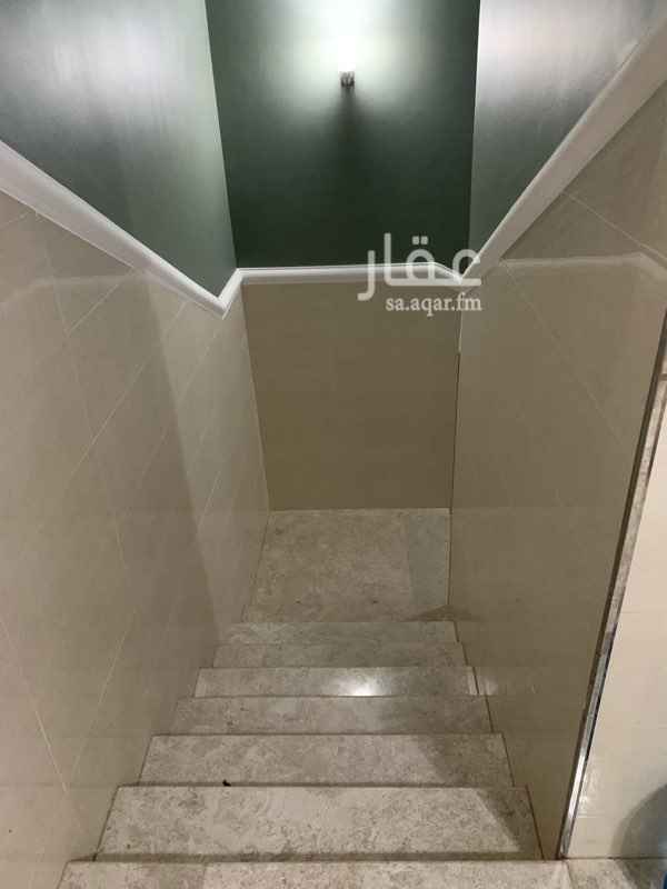 1559959 شقه للإيجار جميله جداومميزه في مخطط الشراع أبحر الشماليه تتكون من 3 غرف 3 دورات مياه ومطبخ وصاله مدخلين قريبه جدا من جميع الاسواق ومجمع الملك عبدالله الطبي والخدمات كافه
